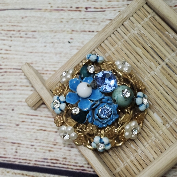 Vintage Miriam Haskell Small Brooch - Picture 3 of 5